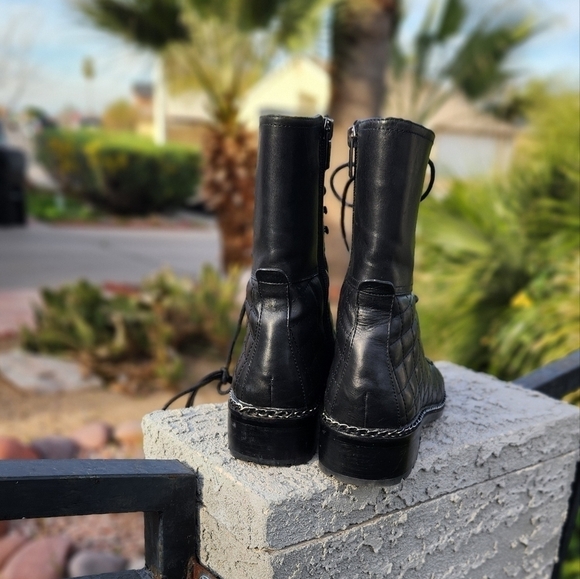 VINCE CAMUTO Joanie Quilted Lace Up Booties‎ - Picture 2 of 7